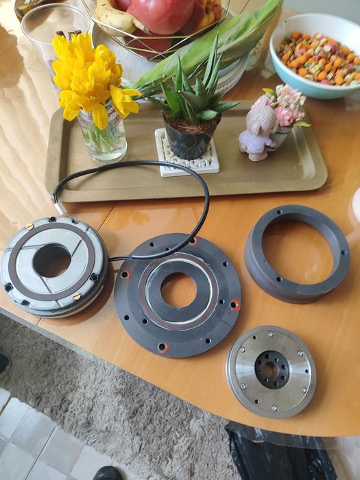 • Електромагнитна спирачка KONE Bremseinheit KM 3 (50 Nm)
