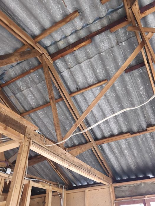 Дървена къща с интернитови плоскости