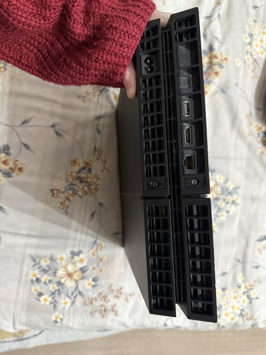 продам пс4,  б/у