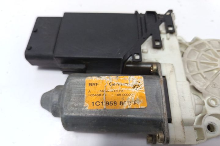 Motoras geam dreapta fata 1C1959802A Volkswagen VW Golf a 4-a generat