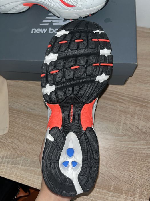 кроссовки new balance