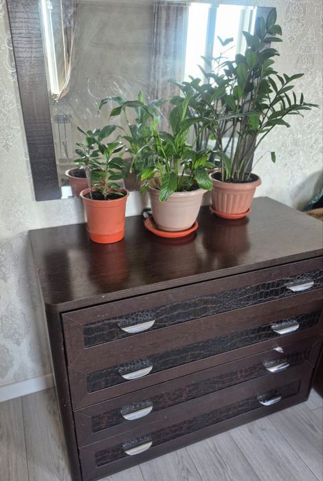 Комод с зеркалом