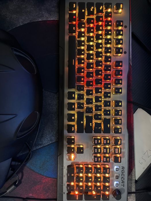 Клавиатура на ROCCAT