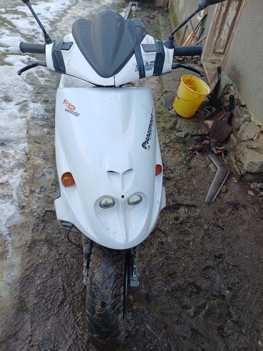 Vand scuter malaguti f 12  de 50 cc  răcire pe aer