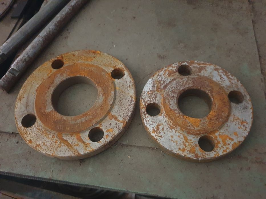 Продам фланцы стальные.