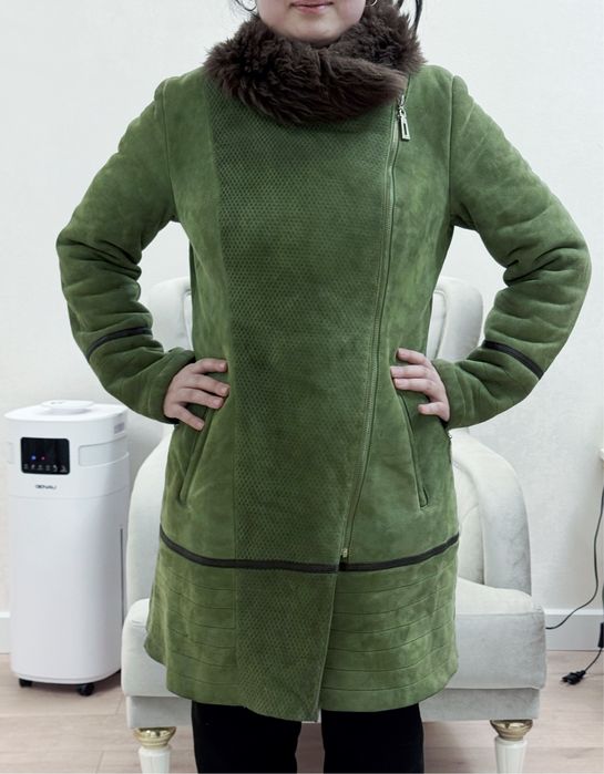 Натуральная дубленка добротного зеленого цвета