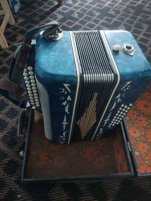 Продаётся музыкальный инструмент Баян