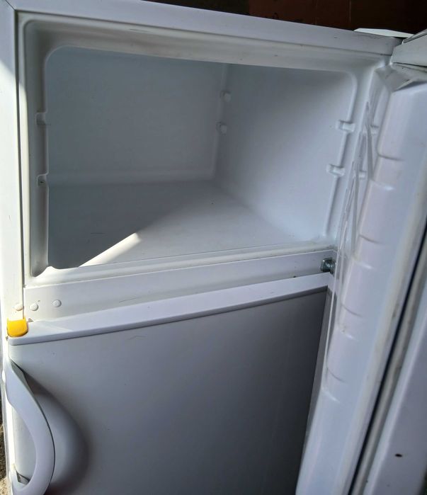 Продавам хладилник с фризер Gorenje