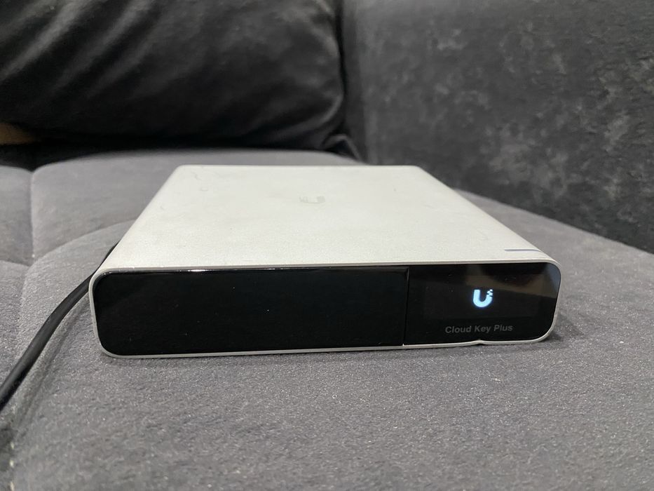 Продам Контроллер Ubiquiti UCK-G2-PLUS UniFi Cloud Key Gen2.