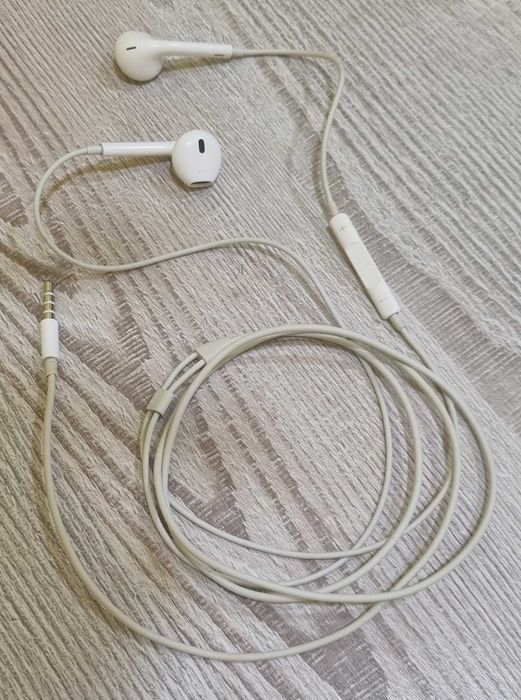 Проводные наушники Apple EarPods with 3.5mm Headphone