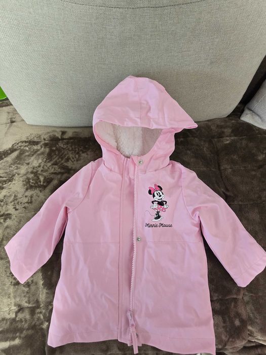 Vând cu 75 lei toate 3 gecuțele de fetițe