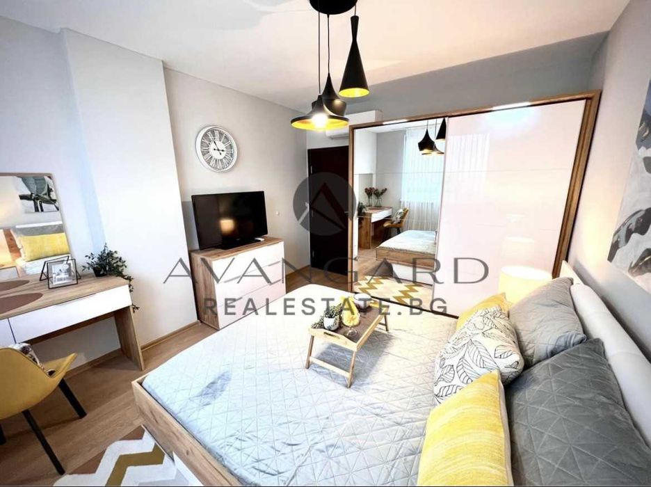 Продава се Тристаен апартамент в Пловдив, Кючук Париж - 95 кв.м за 2053 €/кв.м - Снимка #2