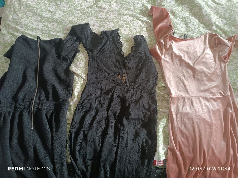 Продаю платья 3 шт. 42-44 р