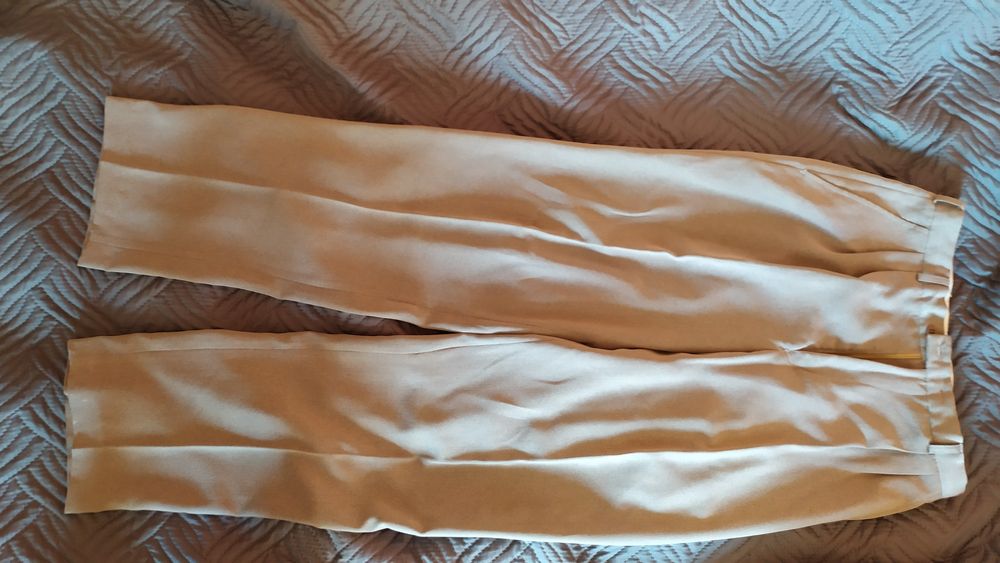 Продавам костюм произведен в България