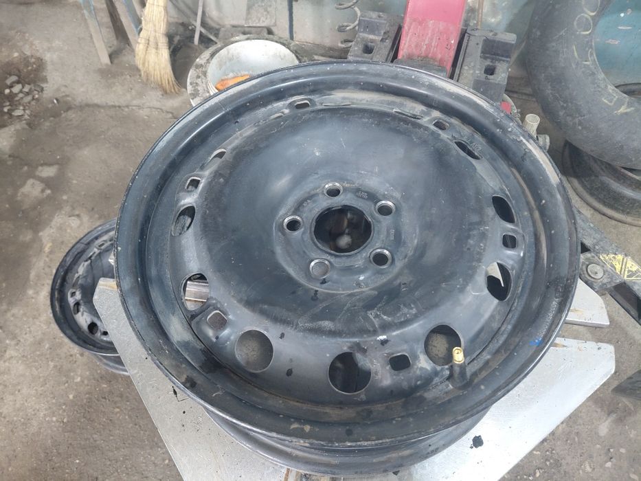 Продам комплект шин с дисками R15