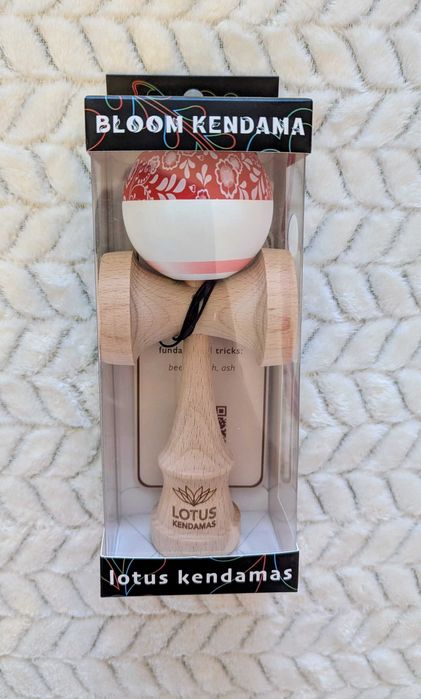 Kendama LOTUS: Gallagher/Bloom, Antiskid/Sticky (Pret pe bucata!)