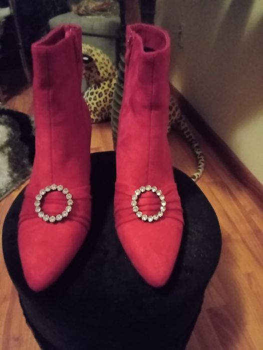 Ghete Dama Piele Caprioara Artificiala Rosii Marime 38 Noi