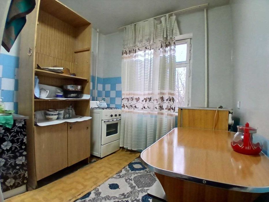 16-мактаб яқинида жихозли 1 хонали уй ижарага берилади