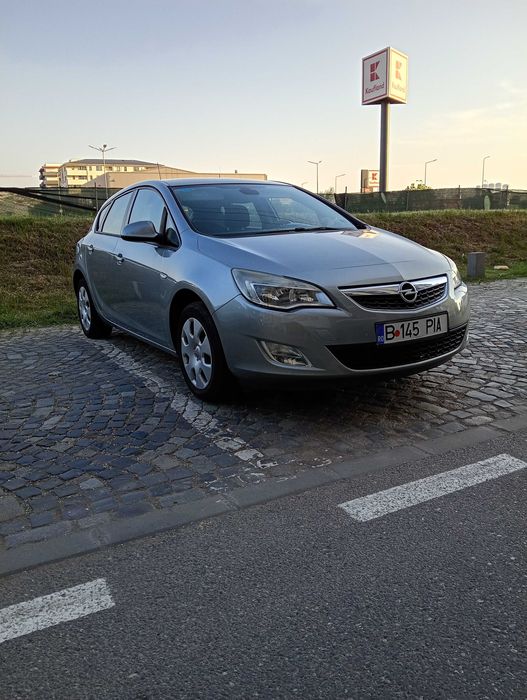 Vând Opel Astra j 1,4 benzină cu GPL
