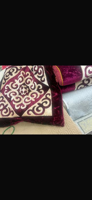 Продам корпешки 6 штук + 6 подушек
