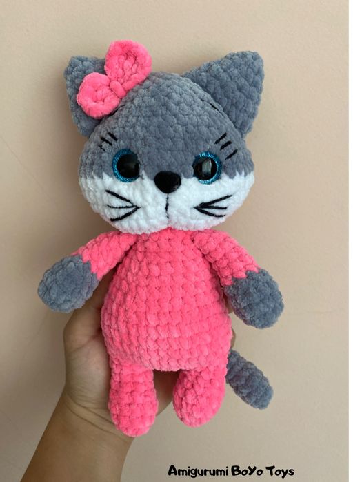 Ръчно плетена играчка коте амигуруми