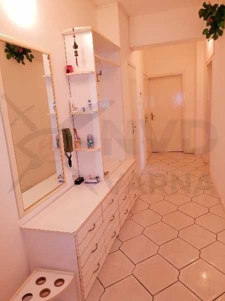 Дава се под наем тристаен апартамент в Център! 21864312