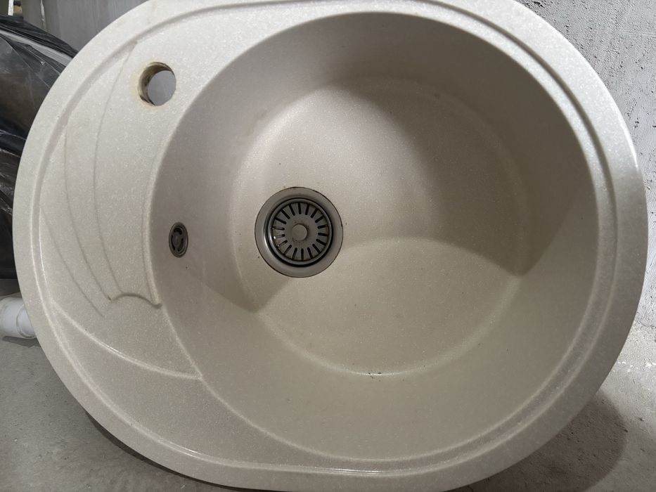 Каменная кухонная раковина