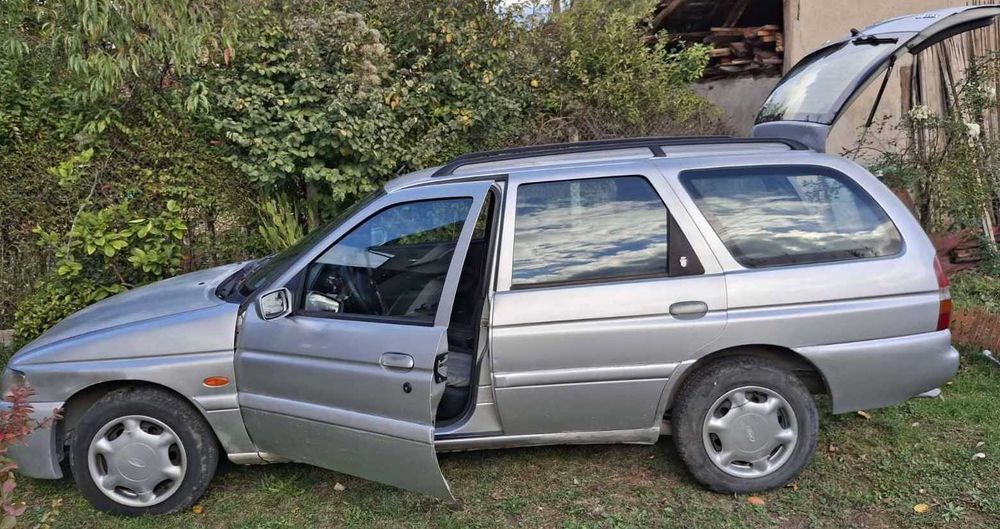 Ford Escort 1.8 (105 к.с) бензин