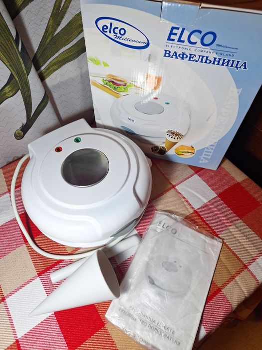 Вафельница новая.
