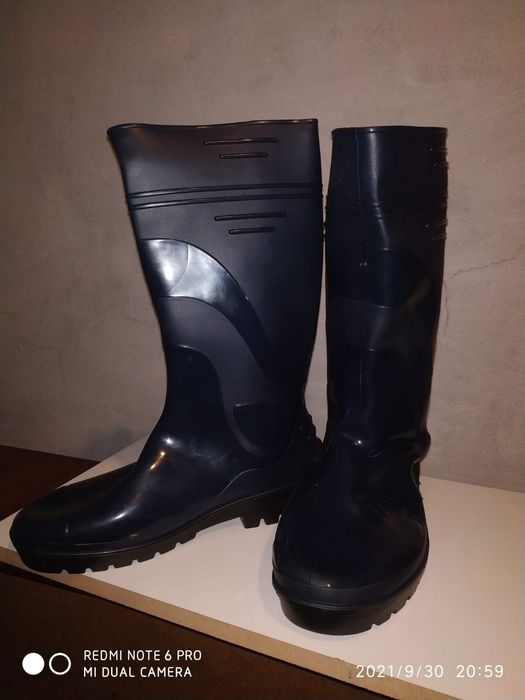 Продам сапоги мужские новые.