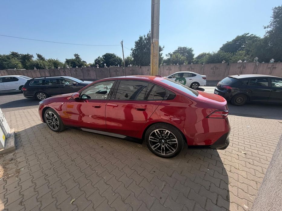 BMW Seria 5 2024 — imagine 3