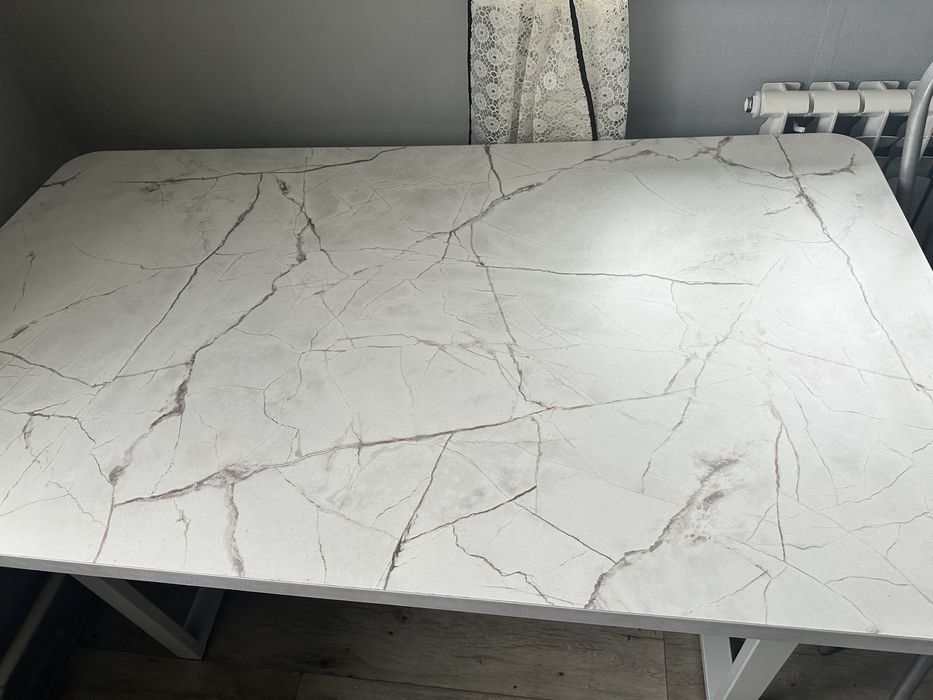 Продам стол обеденный