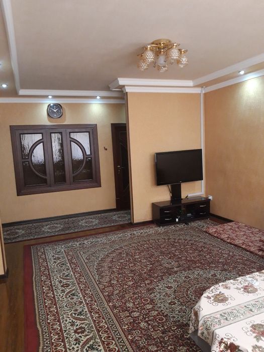 Продаётся дом в центре города Янгиюлея .Обшая площадь  3  соток .