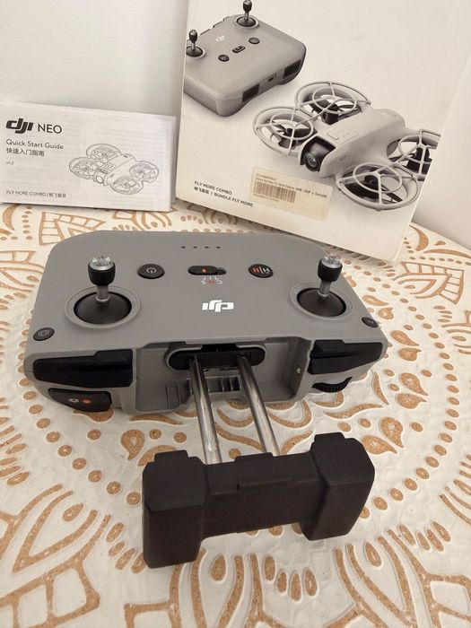 Vând DJI Neo Fly More Combo