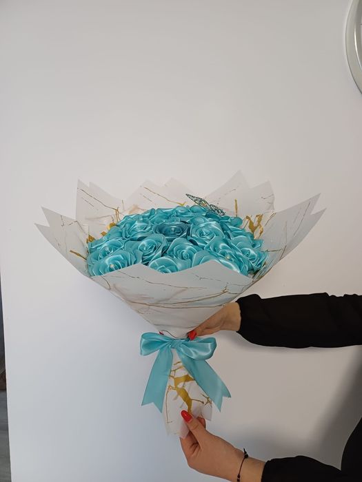 Vând buchete de trandafiri din satin