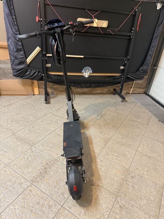 trotineta electrica koogo kukirin cu contact si geanta de depozitare