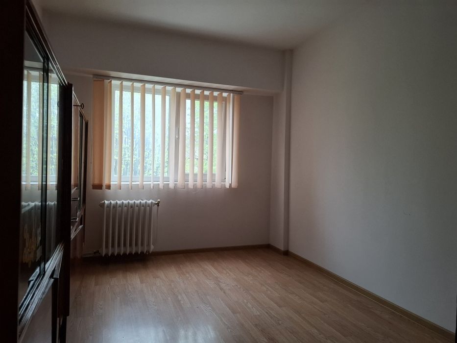 Apartament 3 camere 4/4 semidecomandat Piata Mica Dalas negociabil