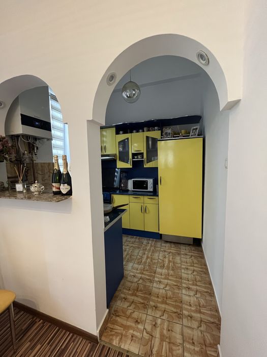 Vand apartament cu 2 camere , zona centrala