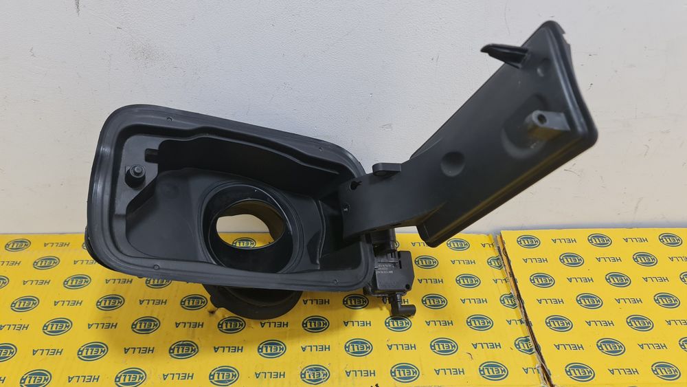 Clapeta capac bușon rezervor alimentare BMW X3 F25 7213035
Pe