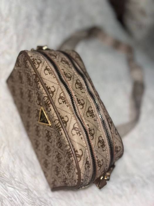 Vand geanta guess noua