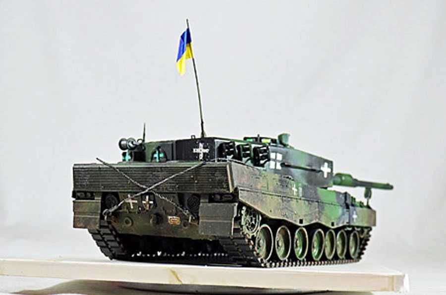 Модели танков  Т- 34/76 и Леопард 2А4 в 1\35