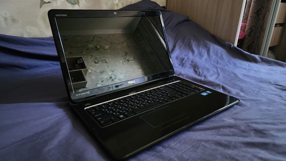 Отличный Ноутбук "DELL"