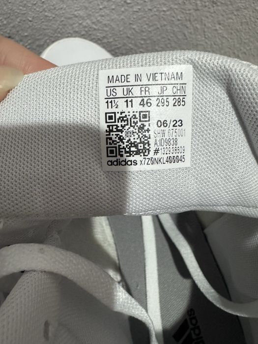 Бели кецове Adidas Номер 46, неразличими от нови