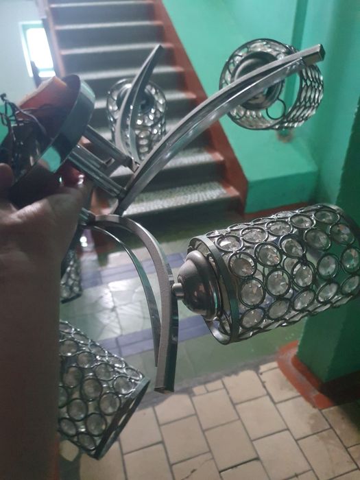 Продам две люстры