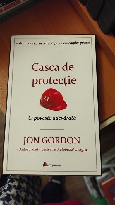 Vând cărți la 15 lei buc.