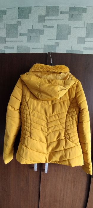 Яке с качулка-тютюнев цвят