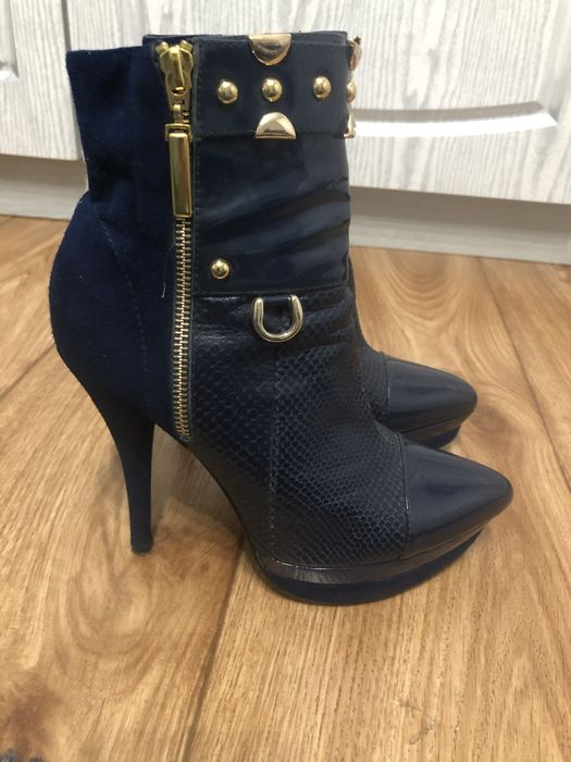 Осенние сапожки Versace