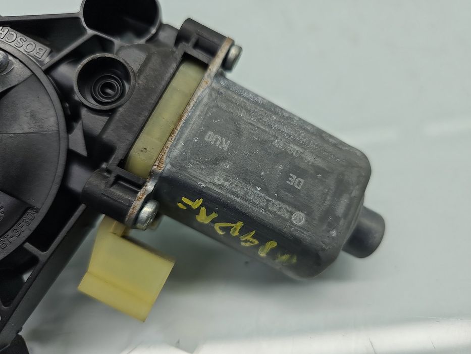 Motoras geam dreapta fata Seat Leon (5F1) [Fabr 2012-2018] 5Q0959802B