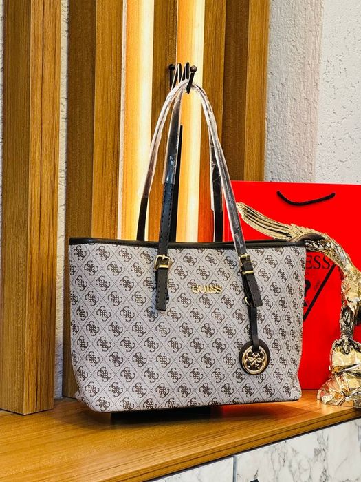 Geanta dama Guess