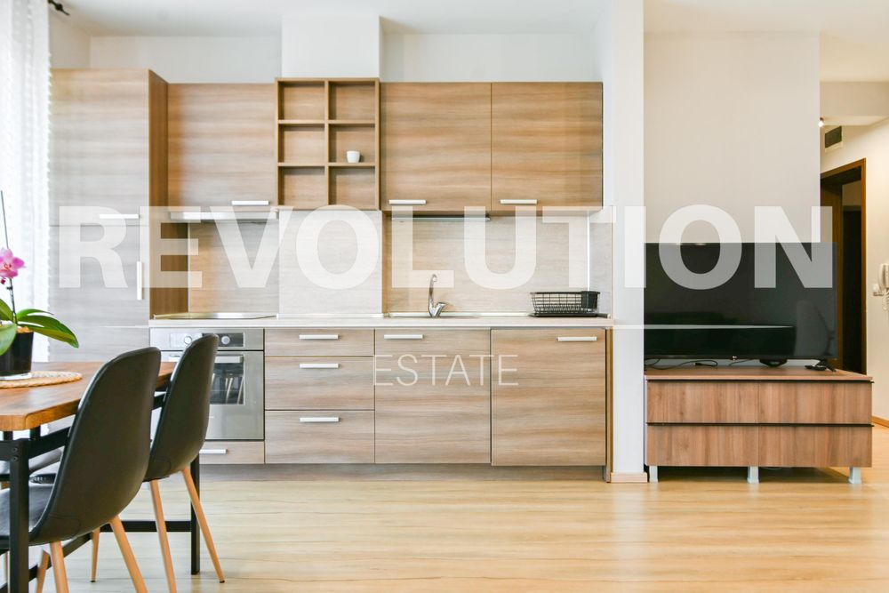 Дава се под наем Тристаен апартамент в София, Лозенец - 118 кв.м за 1200 € - Снимка #2